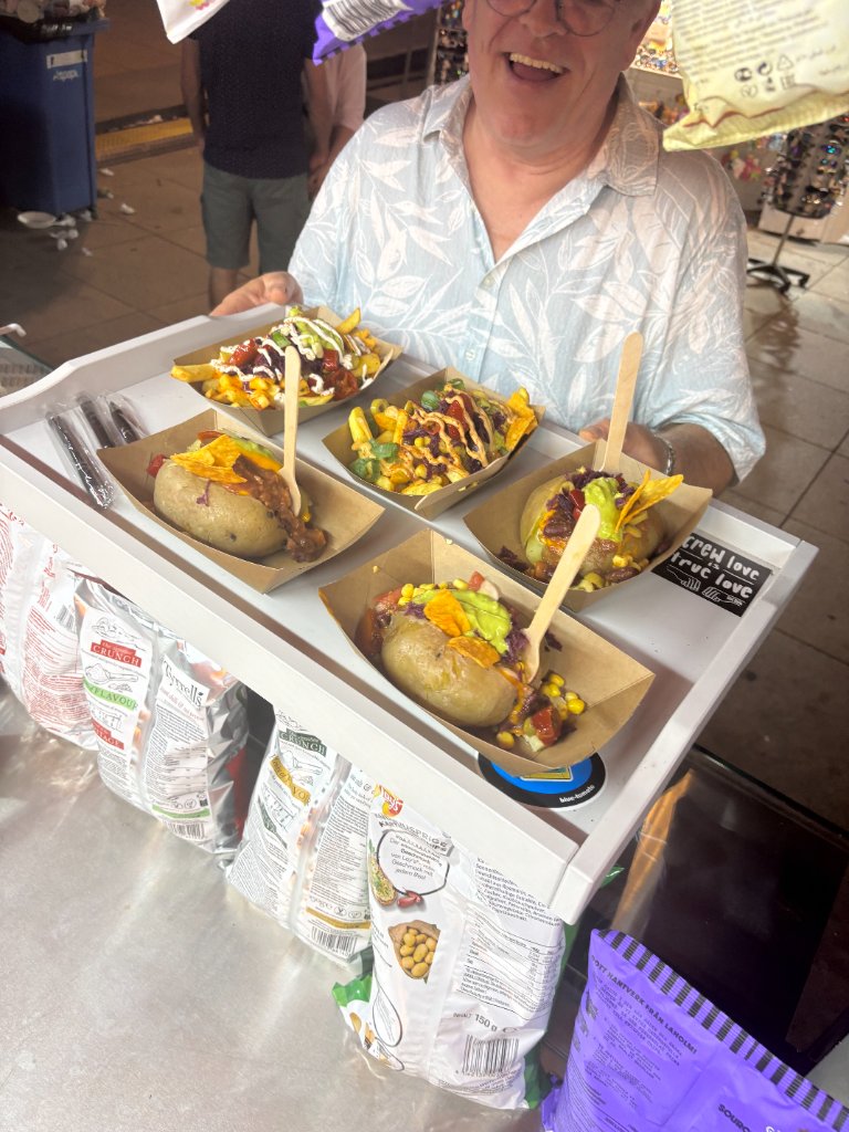 Kumpir & Loaded Fries — frisch serviert