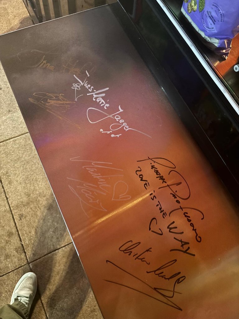 Autogramme auf dem Container